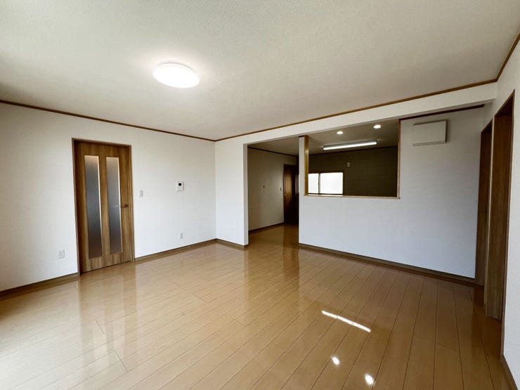 室内(2026年5月)撮影
◎本日案内可能◎
リビングは広々20帖!家具を置いてもゆとりがあります◎
