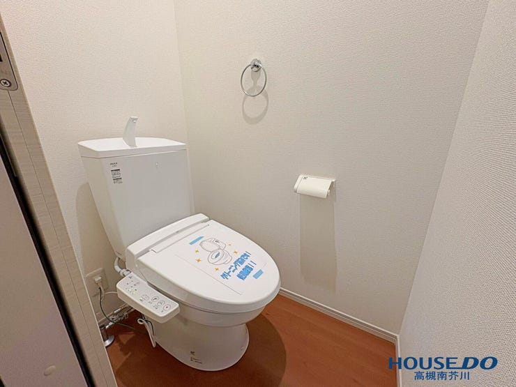 トイレは1階、2階ございます。
朝のトイレの順番待ちも無くなるかも?!
温水洗浄便座完備です。