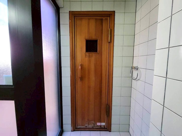 中古住宅ではかなり珍しいサウナ付きのお家。
温泉に行くことなく整うことができるためサウナ好きにはおすすめの物件です。