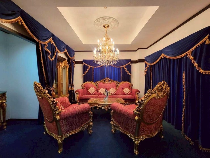 折り上げ天井になっており、さらにお部屋が大きく見える工夫がされています♪
空間のアクセントにもなるためインテリアの工夫が楽しくなりそうですね!