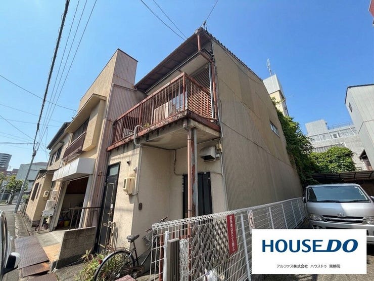 【外観】
静岡駅徒歩圏内!
1階と2階で出入口が分かれております。
1階は入ってすぐカウンターがあります