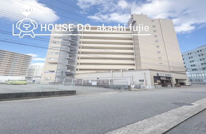 【外観】
JR西明石まで徒歩約3分の立地!
通勤・通学に便利なマンションです
西明石駅周辺には商業施設が充実♪
生活至便なエリア