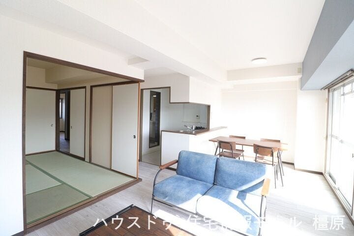 和室の襖を開け放して大きなリビングスペースとしてもご利用いただけます