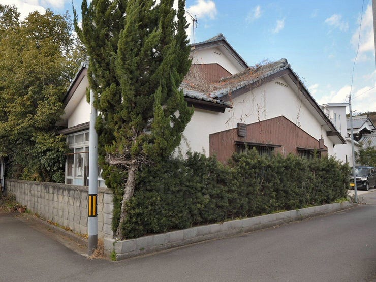 外観を南東側より撮影