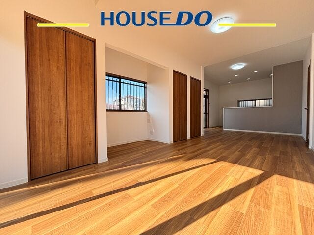 〈収納豊富な平屋〉
なんとクローゼット9か所に加えて4.5帖の納戸付きで、収納に困らないお家です♪