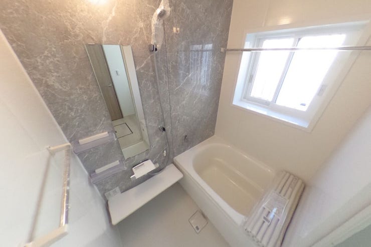 浴室換気乾燥暖房機付きです♪お風呂も一式新しくなりました。新品のお風呂で気持ちよく新生活を始められますね(甲府市大里町 中古戸建)