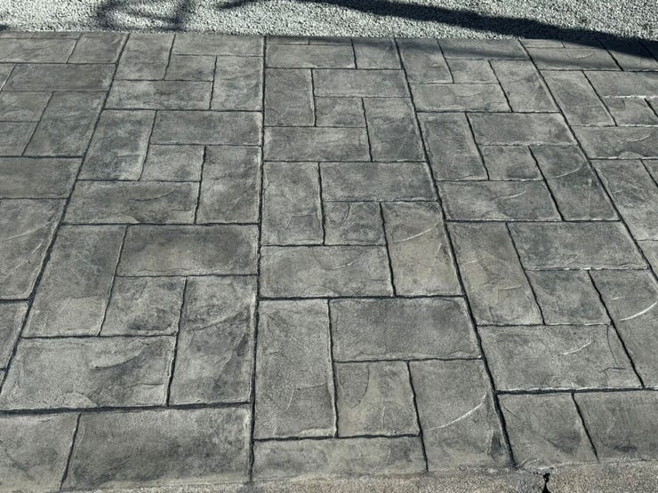 新設コンクリートにスタンプコンクリートを施工しました♪駐車部分もおしゃれな印象に(甲府市大里町 中古戸建)