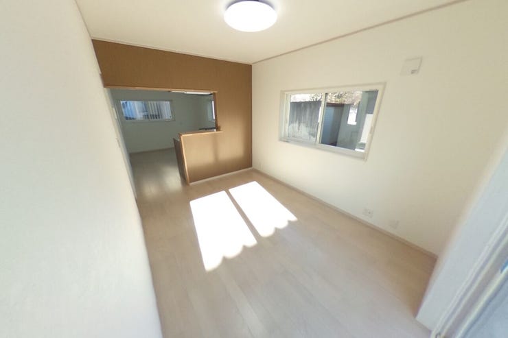 12帖のLDK!仕切って6帖のDKと6帖のお部屋として4LDKで使用するのもありですね。(甲府市大里町 中古戸建)