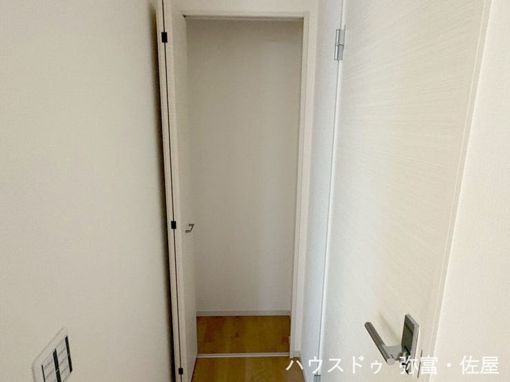 あると便利なリビング収納☆非常用品や掃除道具など収納できます(^^)