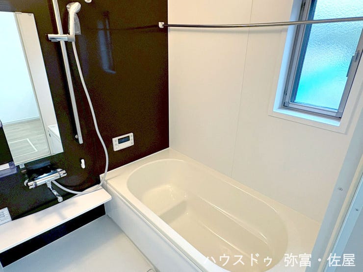 1坪タイプのバスルーム♪ゆったりと足が伸ばせお子様とも一緒に入浴出来ます(^^)