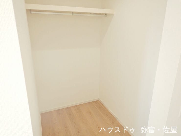 主寝室にWIC付♪衣類や小物がすっきりと収納できます!!