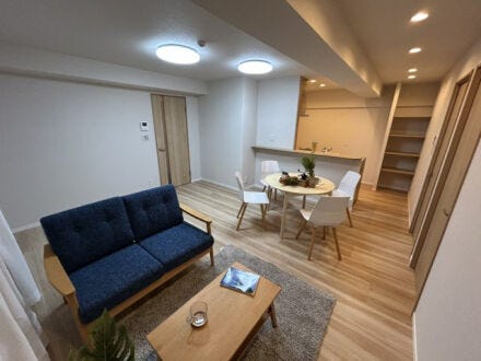 LDKは15畳以上で、ダウンライトがすっきりおしゃれな空間を作ってます。