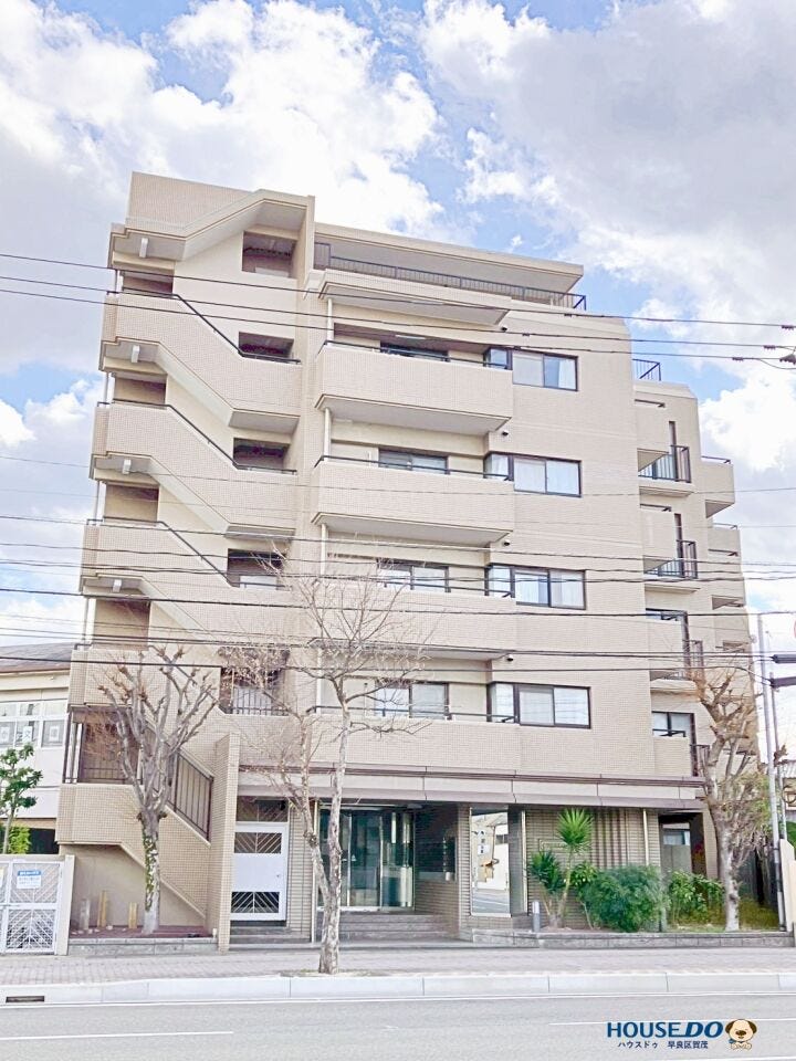 大通りに面した総戸数41戸のレジデンス。悠然とした佇まいが魅力です。