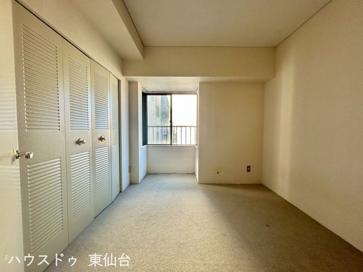 約4.5帖の洋室です