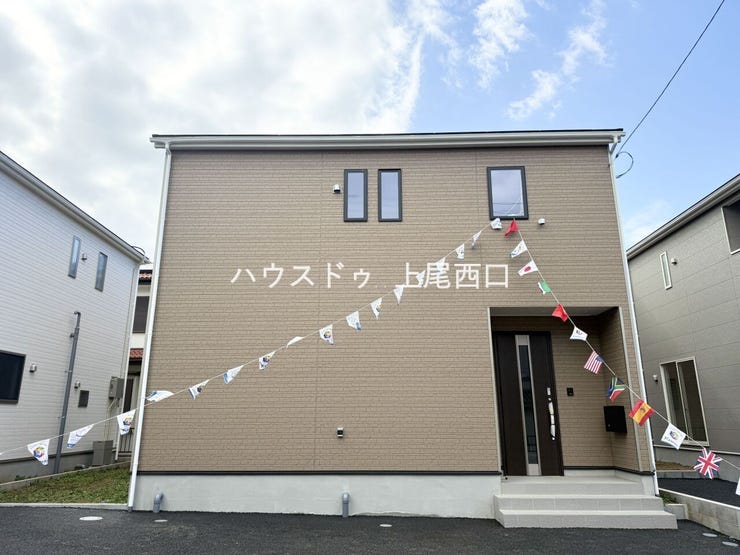 【3号棟】
敷地面積:122.25㎡
建物延床面積:93.14㎡
ルーフバルコニー面積:8.51㎡
3LDK+カースペースL字2台駐車可能