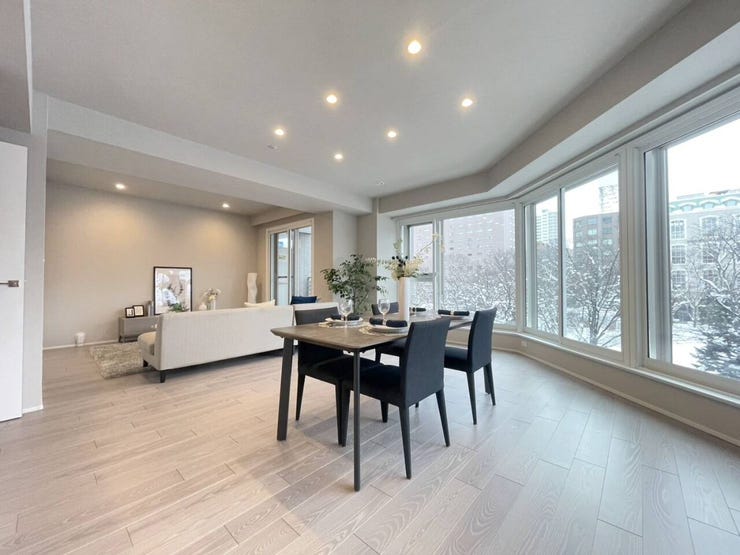 《リビング》
リビングダイニング全体の写真です。
ゆとりある広さでおくつろぎいただけます。