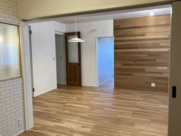 素材のコントラストが、ハイセンスな大人の隠れ家のような雰囲気を生みます
心地よく過ごせるお住まいです