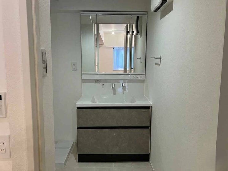 心地よく一日をスタートできる洗面空間!
洗濯機スペースへの動線も短く、日々のルーティンが自然とスムーズに流れる設計です