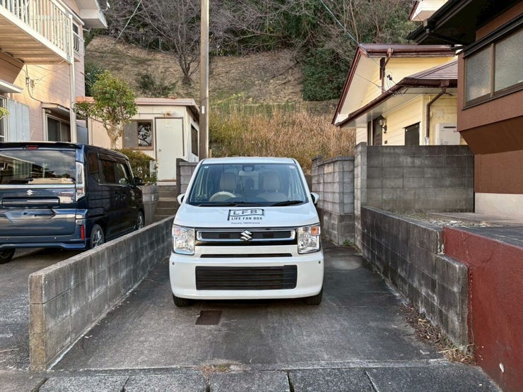 普通車が1台駐車可能です♪