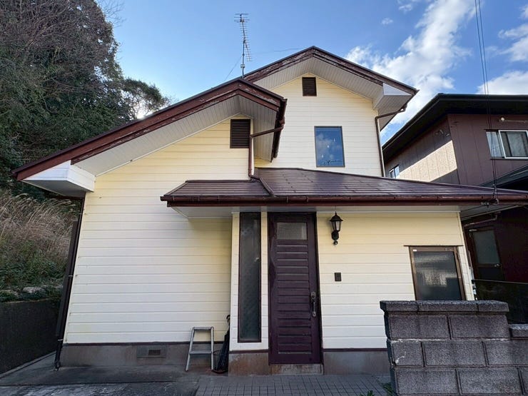 【外観】
小中学校が徒歩10分圏内で暮らしやすい間取りの物件です♪