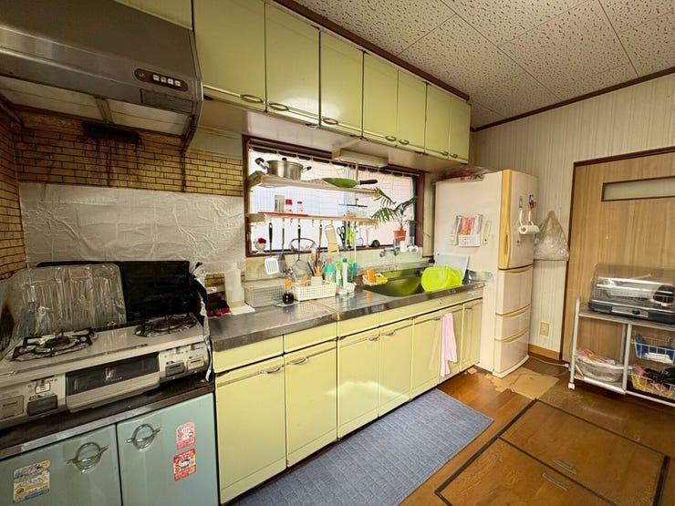 キッチンです♪冷蔵庫を置くスペースもありますよ♪