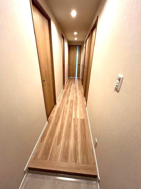 廊下眺望。段差等少なく、フラットな仕様となっております。