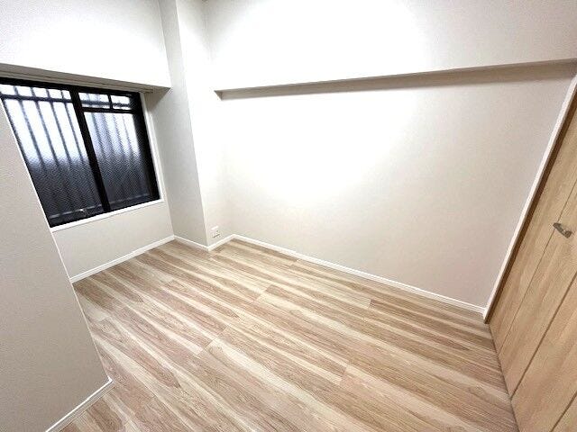 室内は全室リフォーム済。
壁・天井クロス、床材の貼替を行っております♪