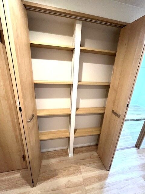 全居室、廊下に収納が付いており、収納スペース充実しております♪