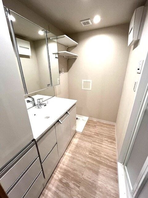 白を基調とした清潔感溢れる洗面スペース!