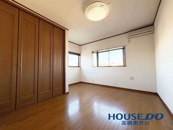 3階洋室です、大きなクローゼットが備えてありますね。