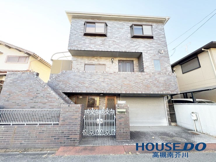 しっかりとした作りの3階建てのお家です。