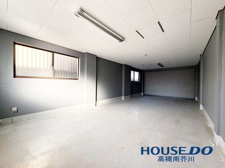 大切なお車を収納できるしっかりとしたガレージです。