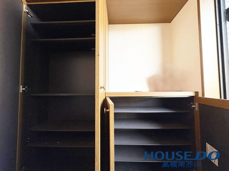 玄関収納はたっぷりございます!