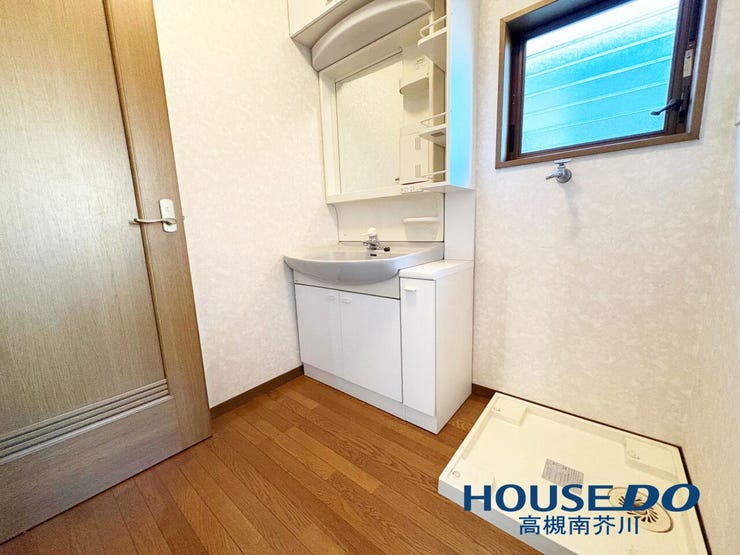 屋内洗濯機置場を備えた洗面脱衣所となります。