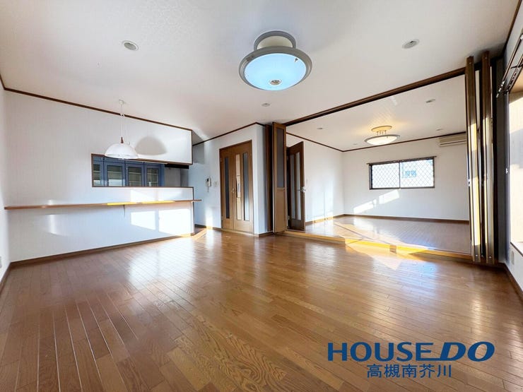 【リビング】
リビング側から見るとこうなります。
常に開放して、お部屋ではなく大きなリビングとするのも
いかがでしょうか。