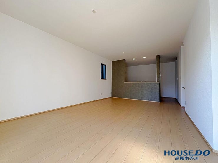 2階LDK17.62帖。
広いLDK窓から太陽の日差しが降り注ぎます。
家具の配置もいろいろ楽しめそうですね。