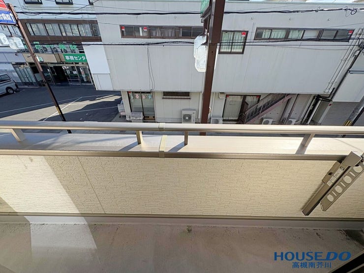 日当りのよいバルコニー。
洗濯物の乾きが早そうです。