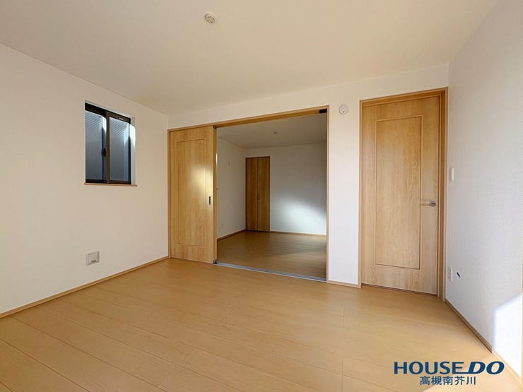 3階6帖と4.5帖。
隣の4.5帖と引き戸で連結。
10.5帖のお部屋としても利用できます。