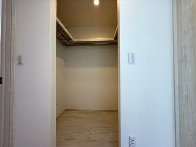 2階廊下にウォークインクローゼットを配置!衣類や季節用品などをまとめて収納でき、住空間をすっきり保てます♪
