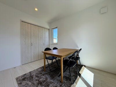 子ども部屋や書斎、趣味のお部屋など多目的に活用できる使い勝手の良い空間です♪