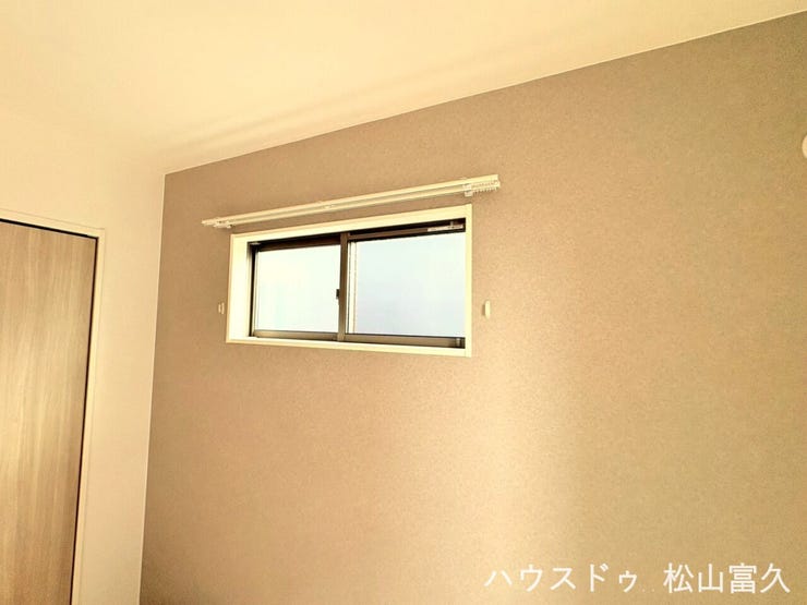 子ども部屋を2階に配置することで、勉強や趣味に集中できる静かなプライベート空間を確保。1階の賑やかなLDKと程よく空間が分かれているため、家族との繋がりを感じつつ自立心も育めます。