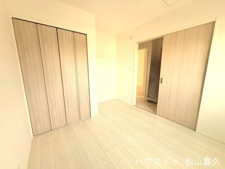 すべてのお部屋に十分な収納スペースを確保しています。衣類や学校の道具、おもちゃなどを子ども自身でしっかりと整理整頓できるため、お部屋をいつでもすっきりと広く使うことができます。