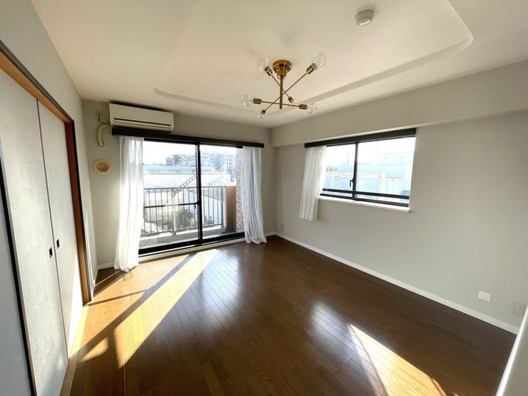 ◇自然の光が射し込むLDKは和室の戸を開けるとさらに開放的な空間となります♪