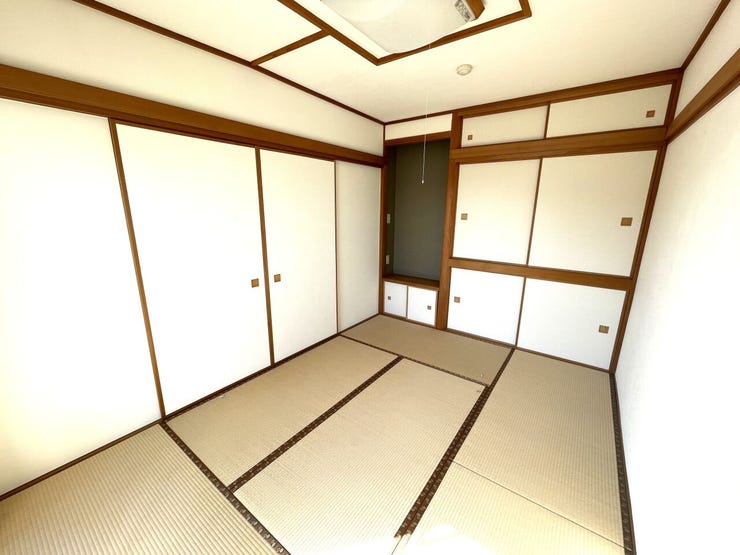 ◇LDKに隣接した和室は収納箇所も豊富です♪