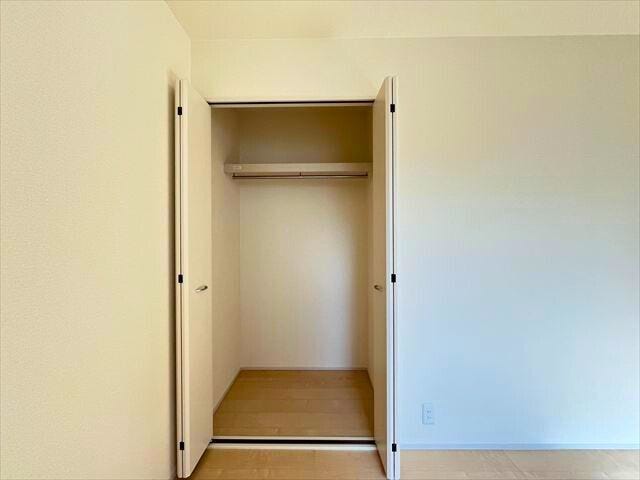 1階6帖洋室クローゼット:リビングの荷物もこの場所に仕舞えそうですね
(2026年2月7日 撮影)