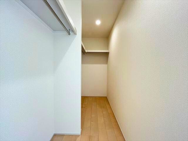 2階7帖洋室ウォークインクローゼットは奥に長いタイプ。普段使わないものは奥へよく使うものは手前に!等いろいろと使い勝手が良さそうですね
(2026年2月7日 撮影)