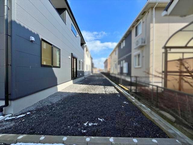 リビング前にあるお庭。道路側から見えにくいので夏は子供用のプールを出すのも良さそうですね
(2026年2月7日 撮影)