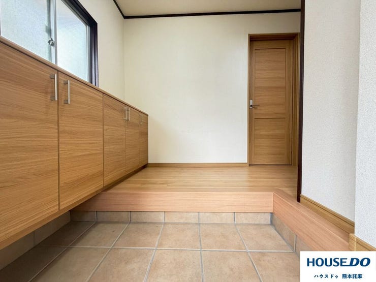 玄関には備え付け収納豊富!嬉しいですね(^▽^)