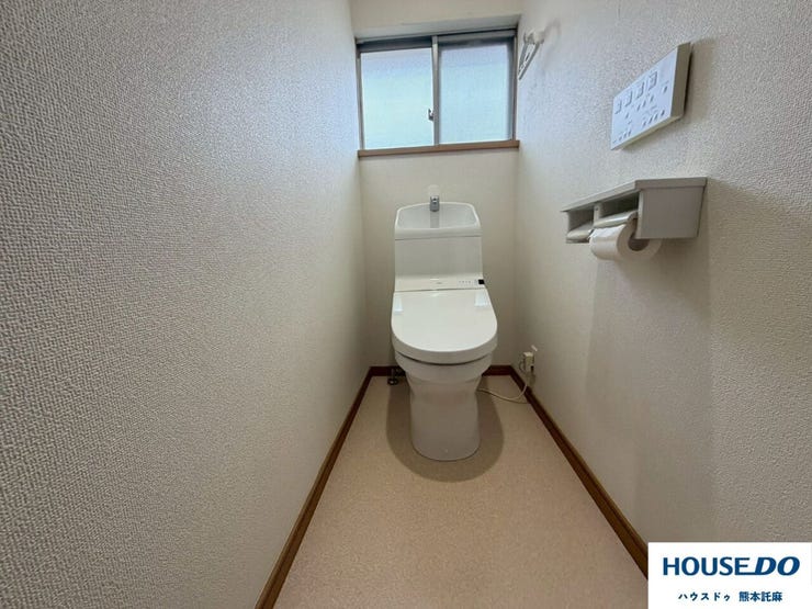 2階トイレも状態◎清潔感がありますね♪