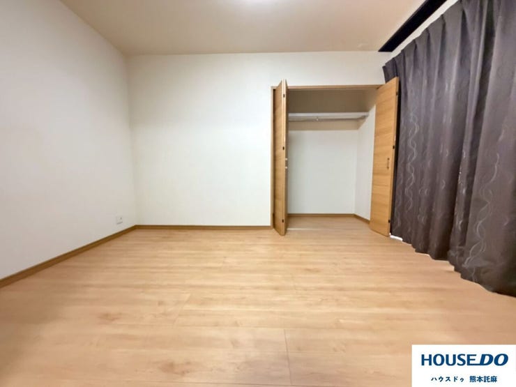 LDK横の洋室にはクローゼット収納あり☆